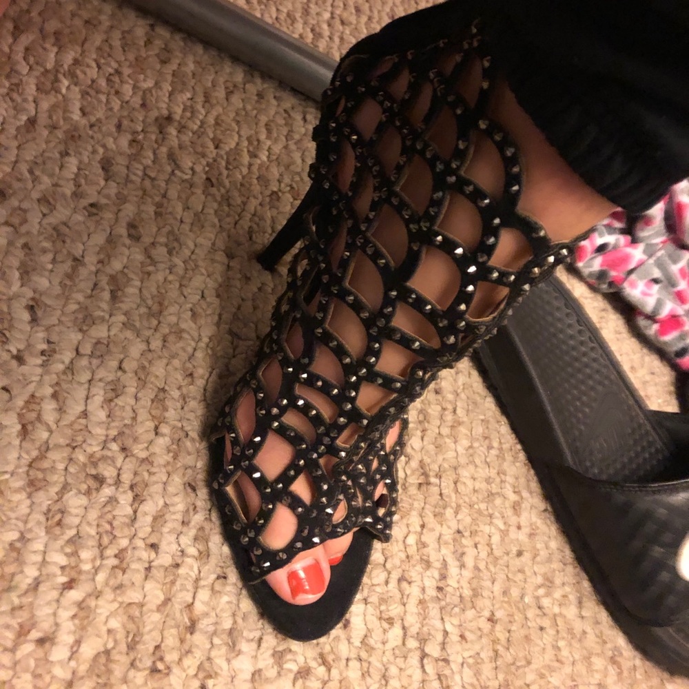 Heels - Picture 3 of 6